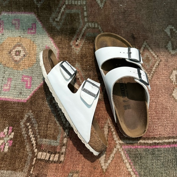 White Birkenstocks! π©΄βοΈποΈ - Picture 2 of 4